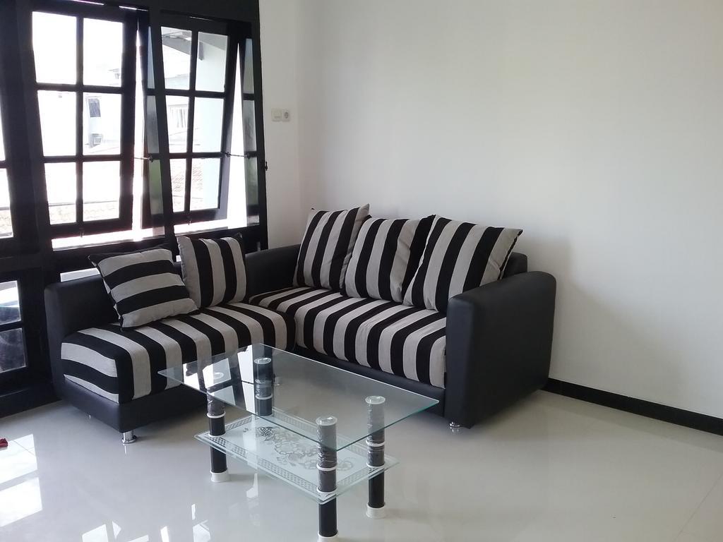 Mess Inn Semarang Exteriör bild