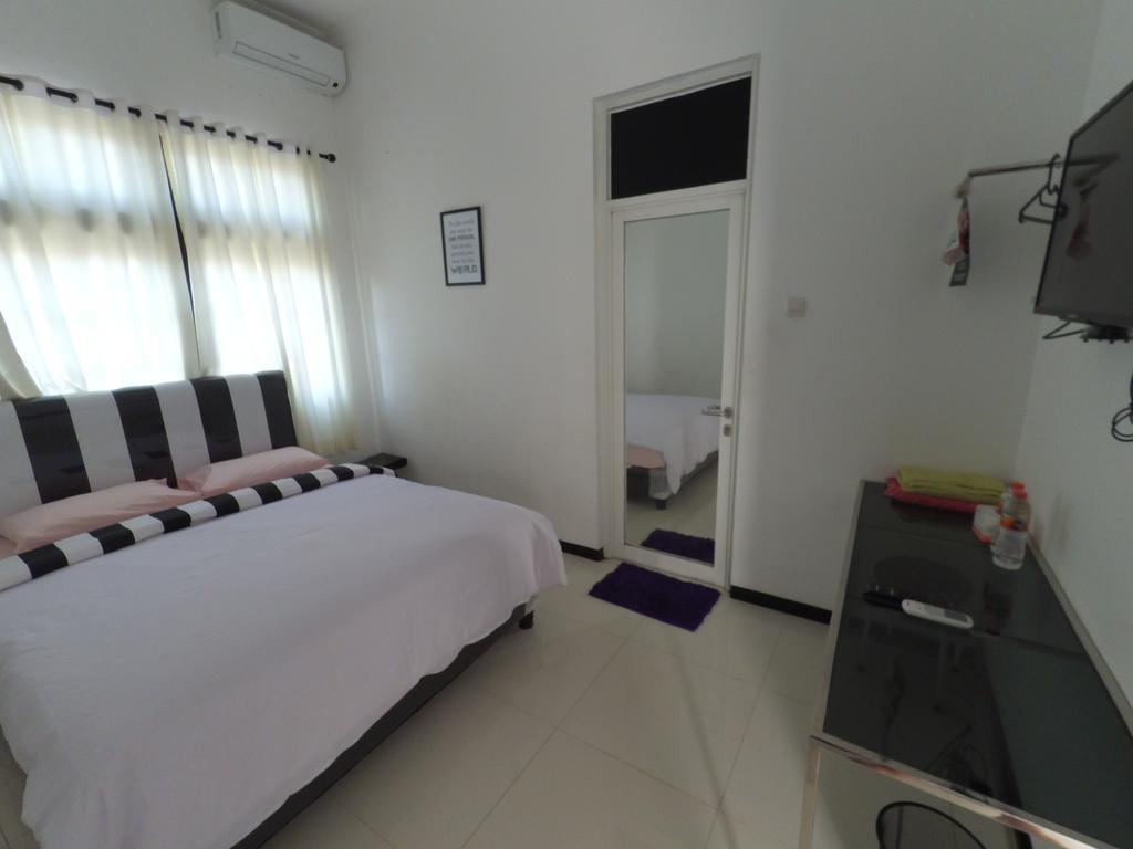 Mess Inn Semarang Exteriör bild