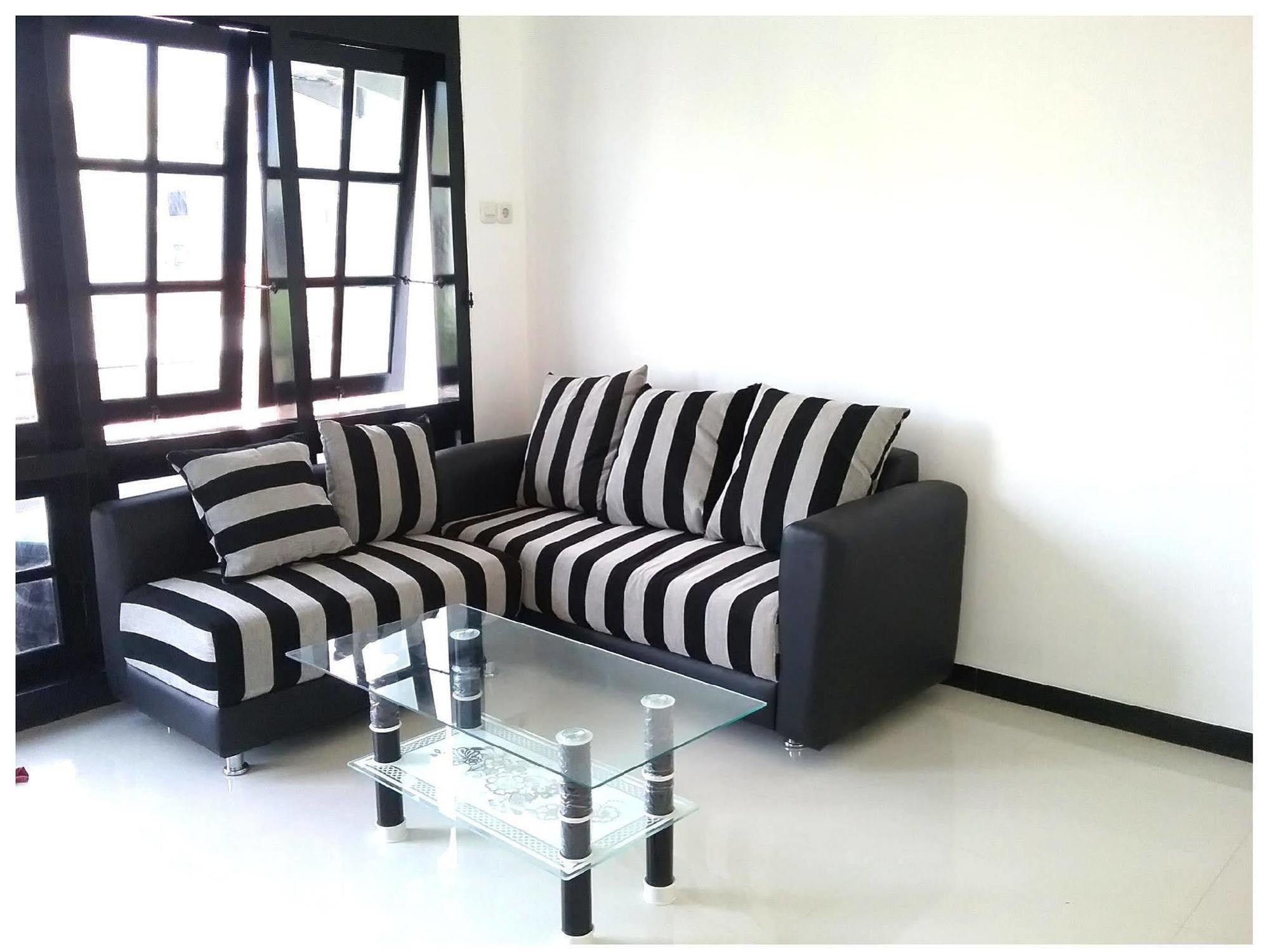 Mess Inn Semarang Exteriör bild