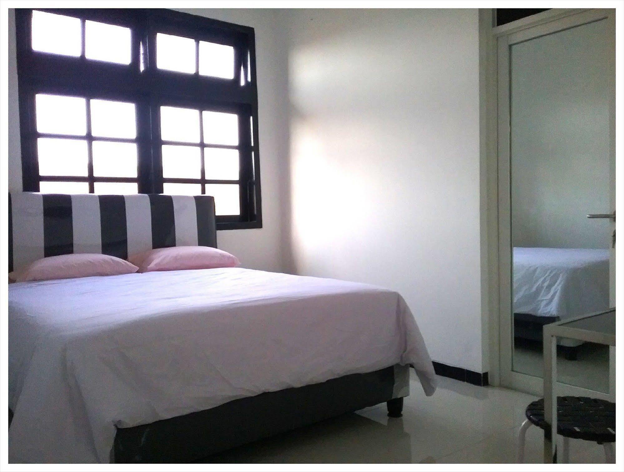 Mess Inn Semarang Exteriör bild
