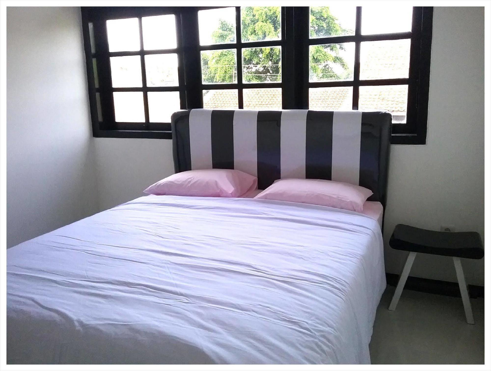 Mess Inn Semarang Exteriör bild